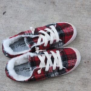 Forever Comfort Womens Fuzzy‎ Plaid Slip On Sneakers Size 6